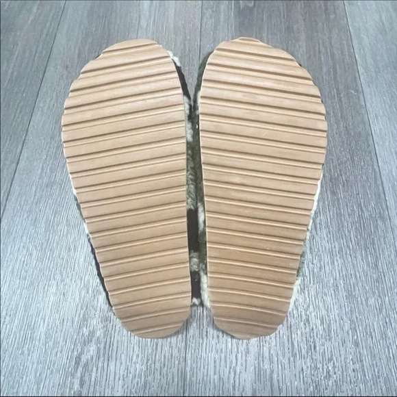 NWT MATCHA COMFY SOFT FAUX SHEARLING SLIPPERS Size 5 - Picture 6 of 8